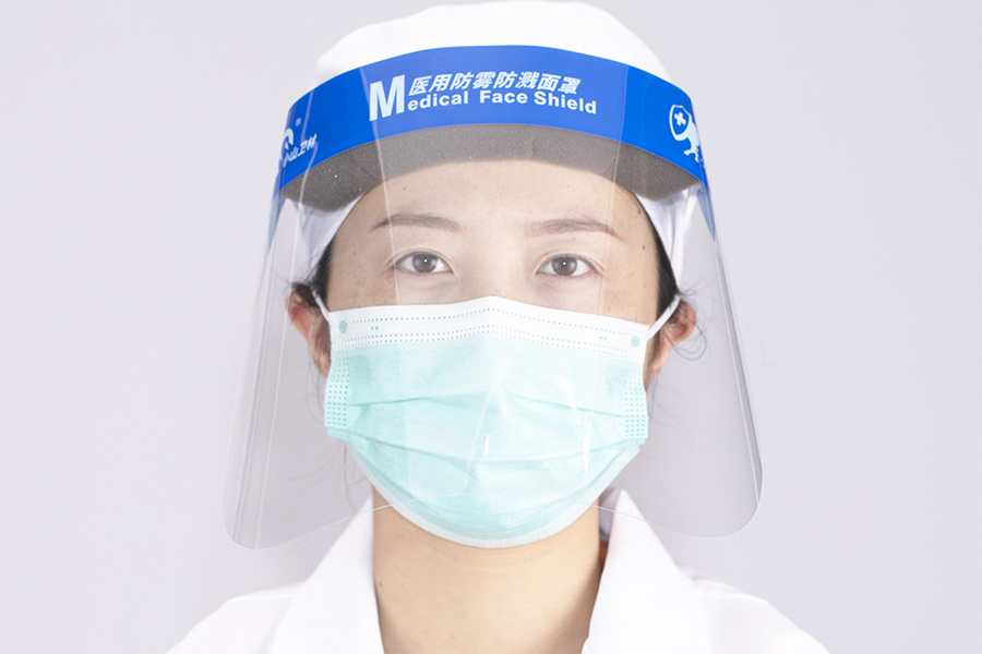 Aus welchen Materialien besteht der Medical Face Shield im Allgemeinen und wie hält er einer routinemäßigen Desinfektion stand?